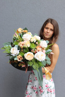 Beige Close, kompozycja nagrobna w naczyniu, wym.34x85cm 