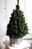 Konika Gera, choinka sztuczna w srebrnej donicy