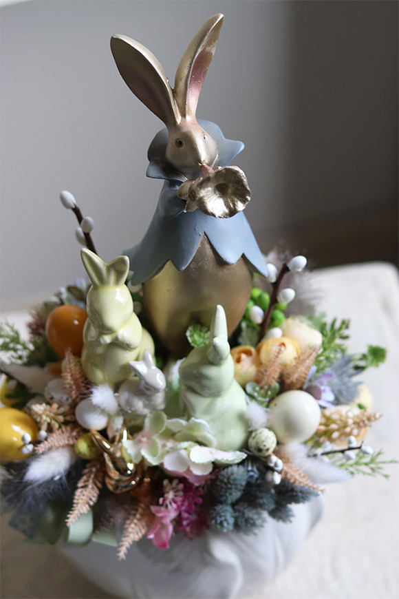 Pastelli, wielkanocny stroik z wielkanocnymi zającami