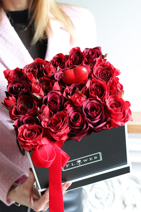 Czerwień Miłości, różany flowerbox na walentynki	