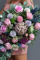 Kerrata New, pastelowa dekoracja nagrobna w misie