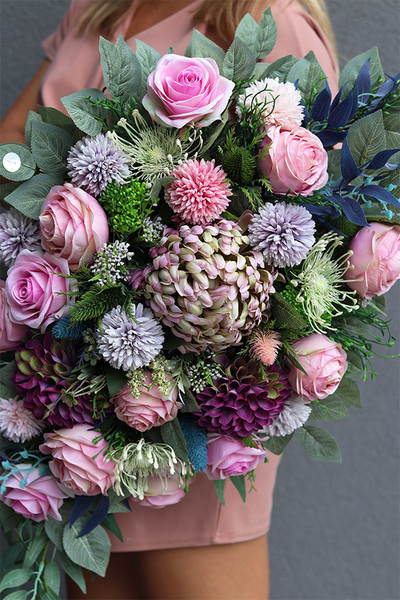 Kerrata New, pastelowa dekoracja nagrobna w misie