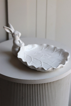 OD RĘKI Easter Cottage, wielkanocna patera z zajączkiem, wym.13x29x20cm