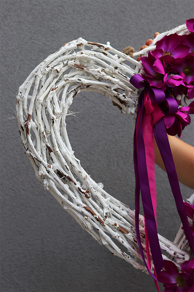 Fuksjove Serce, wianek duże serce z magnoliami