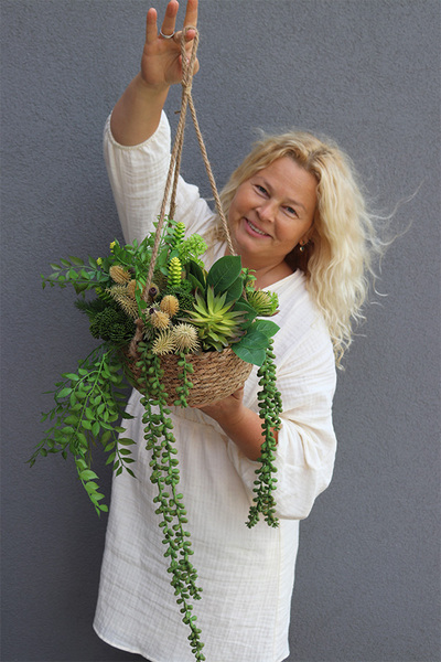 Green Trio, kompozycja zielona w wiszącym koszu