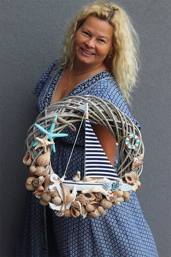 Żaglówka, marynistyczny wianek z łodzią