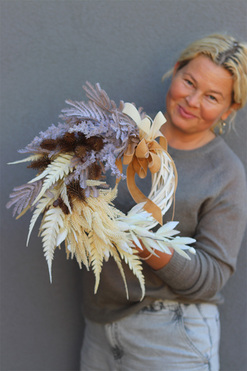 Deliketa November, asymetryczny jesienny wianek, rozp.30x43cm