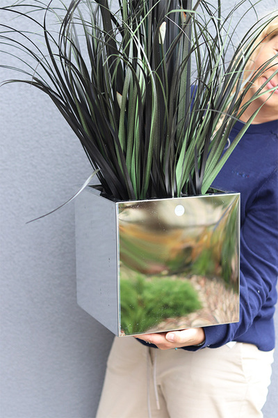 Black Mirror Glamour 2, sztuczna czarna trawa w donicy