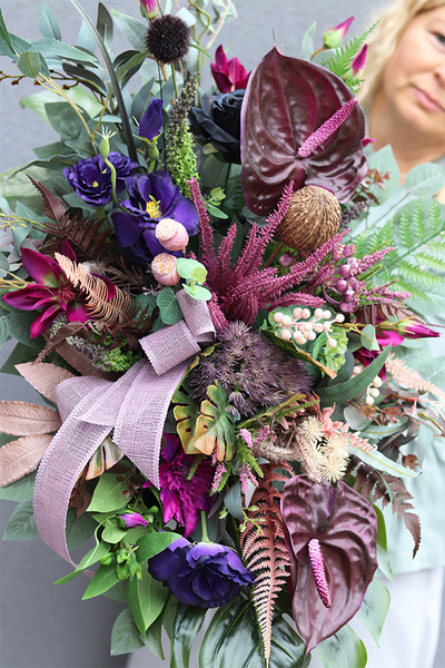 Plum Nedia, fioletowa wiązanka nagrobna