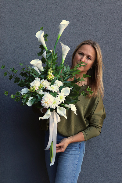 Kallisa Biel, bukiet nagrobny z kallą