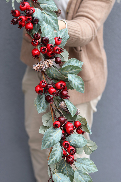 Zimowy Głóg, girlanda z owoców i liści