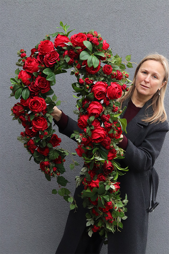 Różana Aleja, czerwona girlanda kwiatowa