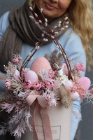 Pink Easter, flowerbox welurowy z figurką