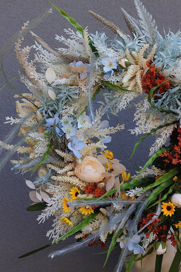 Saullen, kwiatowy wianek na drzwi