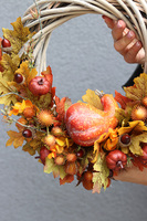 U Doroty, elegancki asymetryczny wianek jesienny, śr.34cm