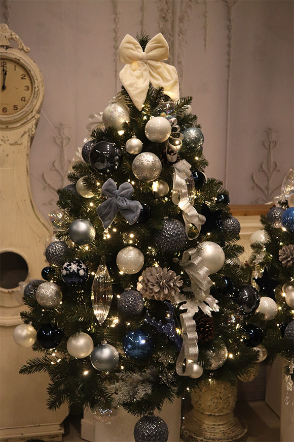 Blue Xmas Time, świąteczna choinka w donicy fiberglass