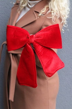 OD RĘKI Decoratoria Red, welurowa kokarda zawieszka, wym.30x30cm