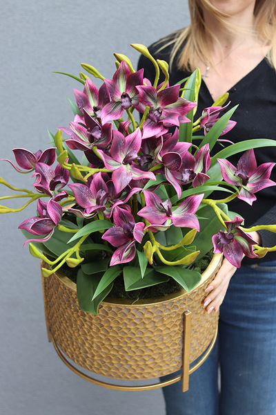 Goldenario Harlow, biały gumowy storczyk w złotej donicy