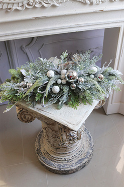 Mroźne Klimaty Silver, bożonarodzeniowy stroik na tacce, dł.65cm