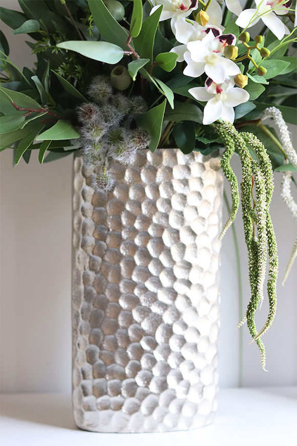 Villano Belladia, kompozycja w wysokim wazonie