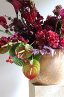 Ritual Big B, nowoczesna kompozycja kwiatowa, wym.90x120x65cm