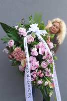 Pink Delitra, różowa wiązanka nagrobna z orchideą
