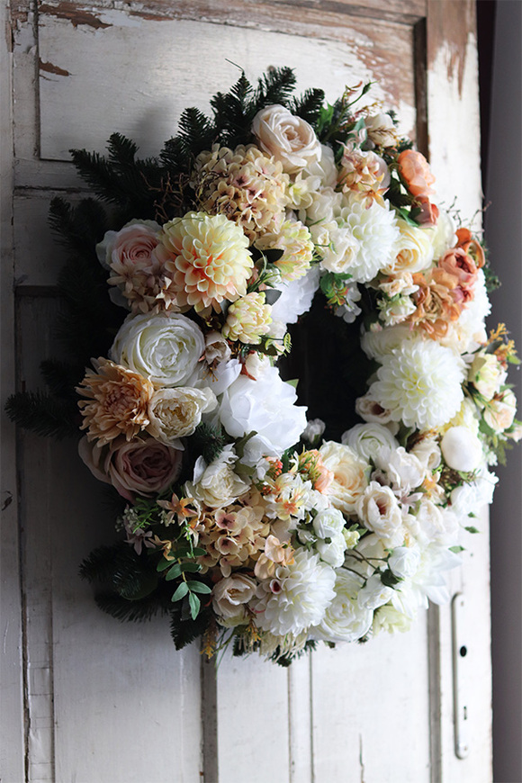 Deliana, bogaty wieniec nagrobny na igle, śr.61cm