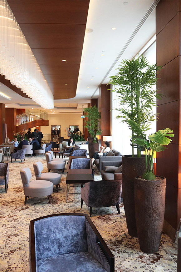 drzewko sztuczne w wysokiej donicy, Monstera Etna