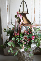 Angelo Garden Roses, kompozycja nagrobna z miedzianym lampionem, wys.53cm