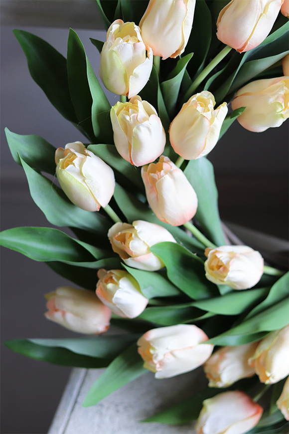 Tulipany Creamo, wiosenny wianek z tulipanów