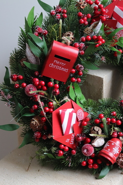OD RĘKI Poczta Mikołajowa, świąteczny wianek na drzwi, śr.45cm