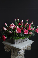 Benussi Pink Basket, kosz z różowymi kwiatami