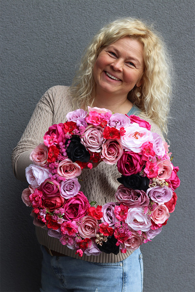 Natalie Pranella, wianek na drzwi z kokardą