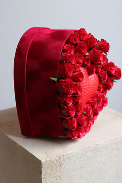 OD RĘKI Valentyna, flowerbox na walentynki z sercem, wym.17x24x24cm