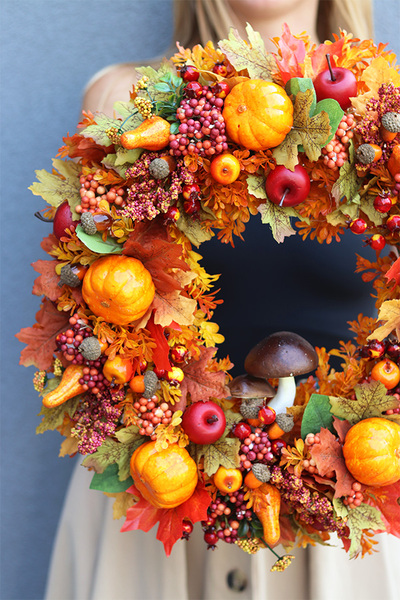 Kordelia, jesienny wianek z grzybkiem