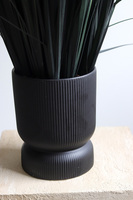 Black Grass, sztuczna czarna trawa w donicy