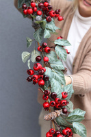 Zimowy Głóg, girlanda z owoców i liści