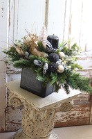 Industrial Elegance, świąteczny stroik w metalowej osłonce