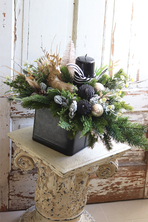 Industrial Elegance, świąteczny stroik w metalowej osłonce