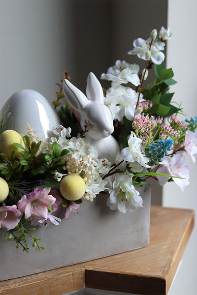Easter Egg Concrete, stroik wielkanocny z zajączkiem