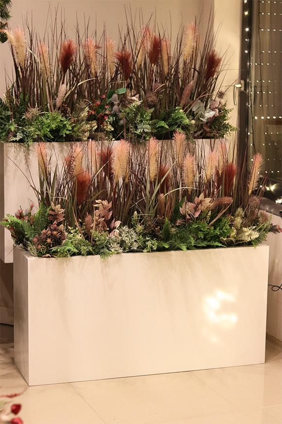 Albertina Mix Fiberglass, podłogowa dekoracja z trawami