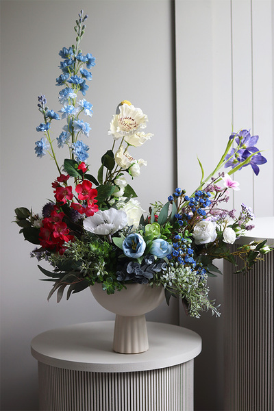 Kreoneta Blue, kompozycja kwiatowa w pucharze