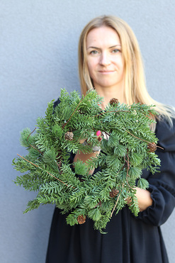 OD RĘKI Iglak A, wysokiej jakości sztuczny wianek na drzwi, śr.35cm 