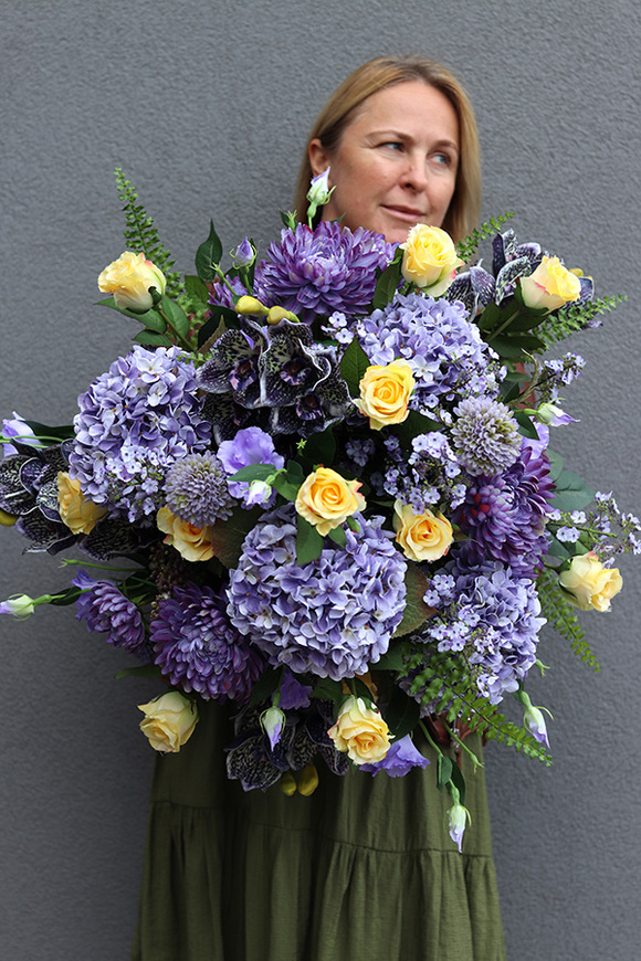 Ricotela, kompozycja nagrobna w misie, wym.52x60cm