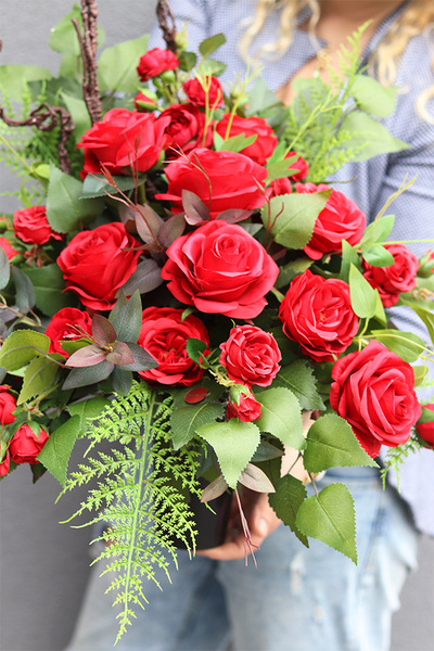 Czerwień Deluxe 2, bukiet nagrobny we wkładzie