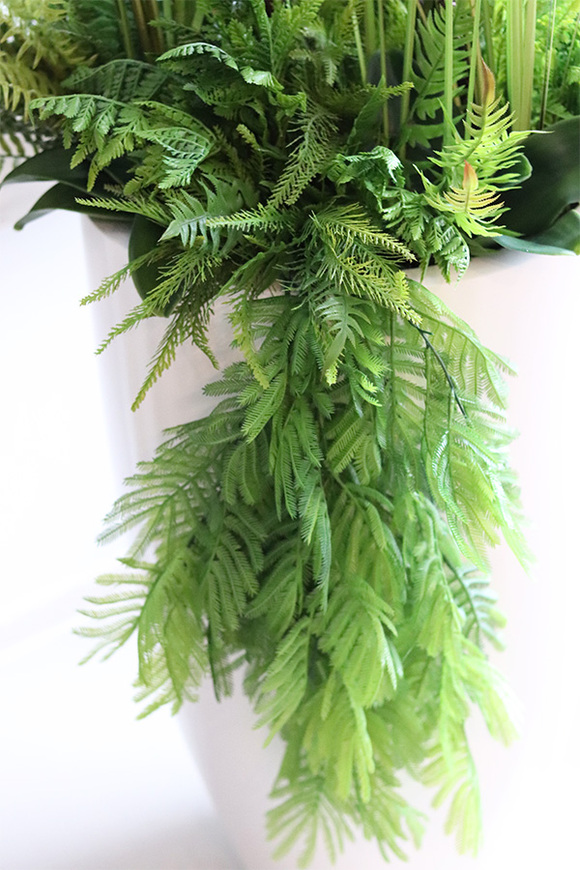 Fiberglass Grande Leucadio efektowny storczyk w białej donicy z fiberglass