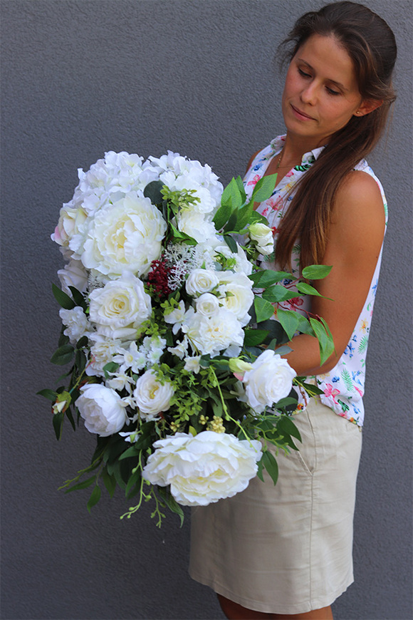 Monaco, długi bukiet nagrobny, dł.79cm
