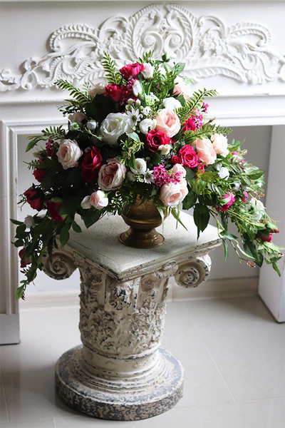 Luita Amarant, kompozycja kwiatowa w pucharze