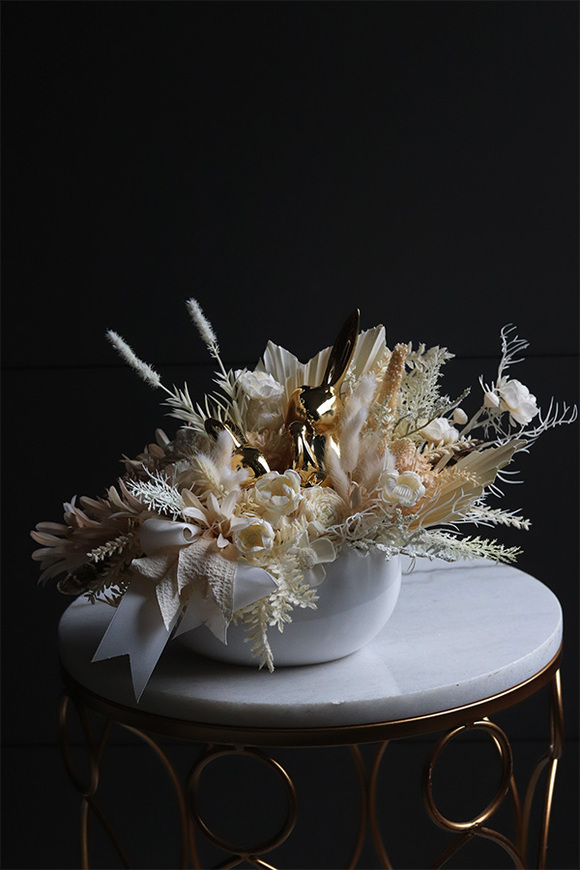 Betra Boho Gold, wielkanocna kompozycja w naczyniu