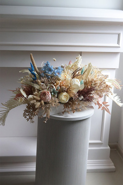 Boho Blue Longia, kompozycja kwiatowa na długi blat, wym.32x100x34cm